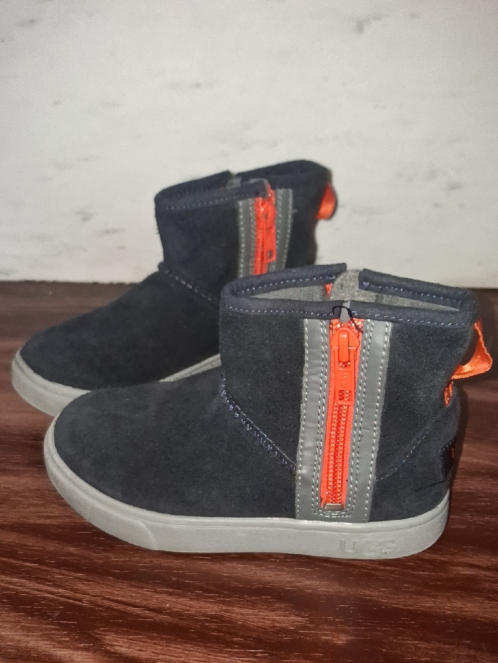 UGG Adler Sneaker Boots Sz 10 navy/grey/orange